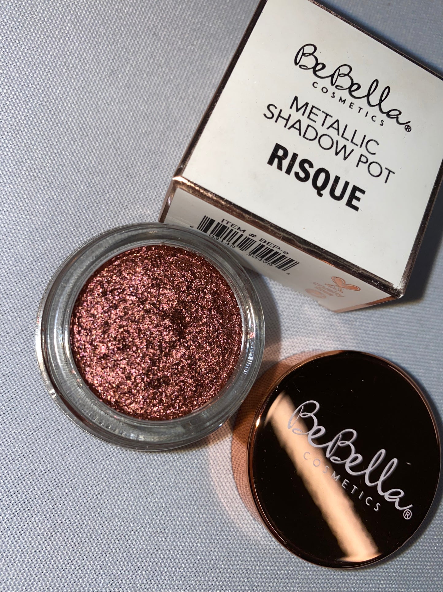 Risqué metallic shadow